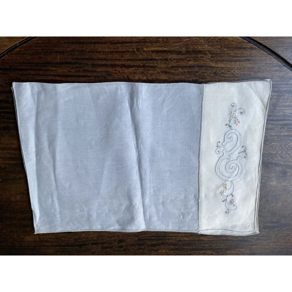 2 VNTG Rare 100% Linen Flowers Embroidered PlaceMats Sky Blue/White Elegant New